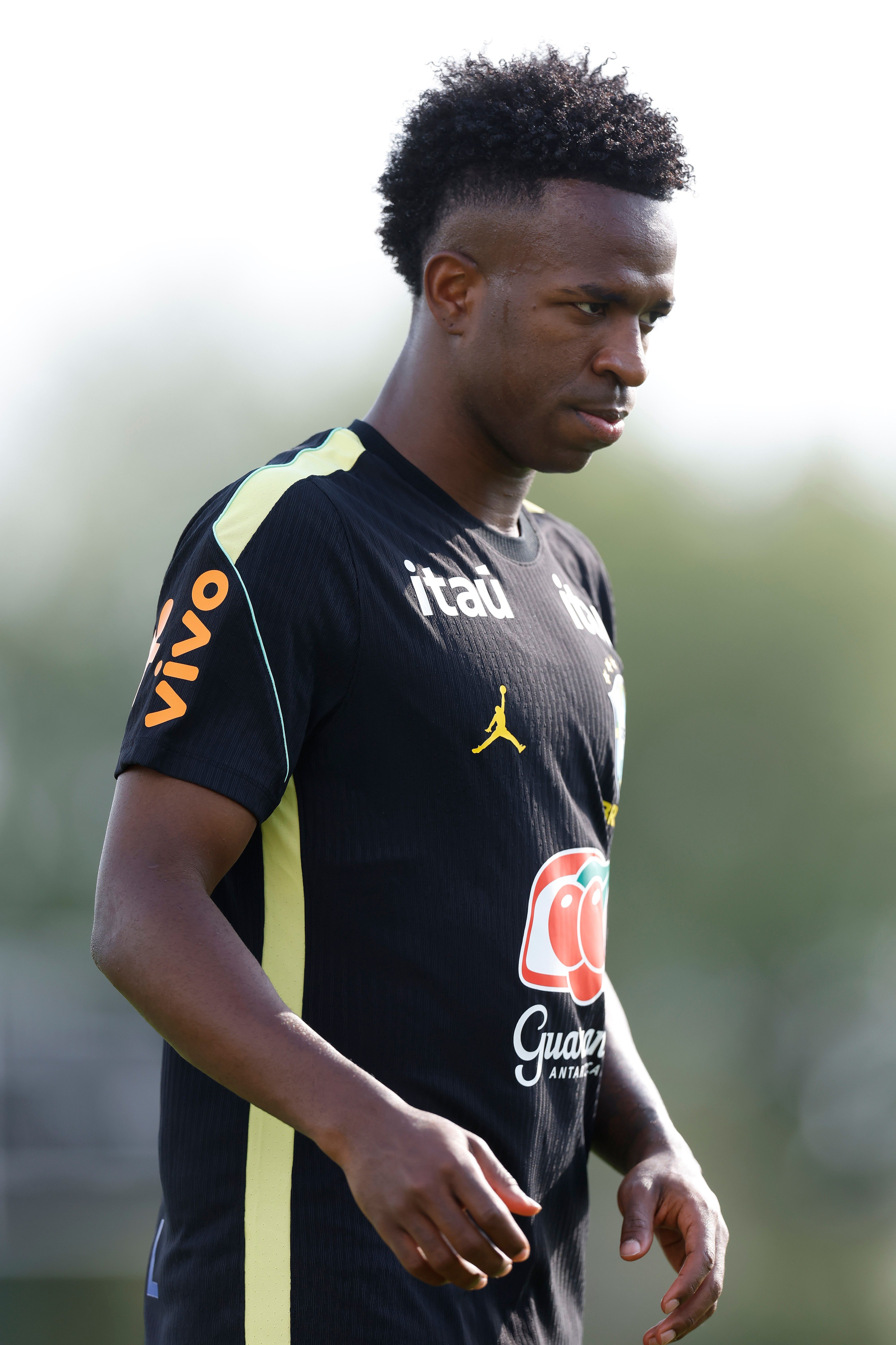 [Vini Jr. brilha em treino da Seleção, protagonista do momento.]. Reprodução: Ge