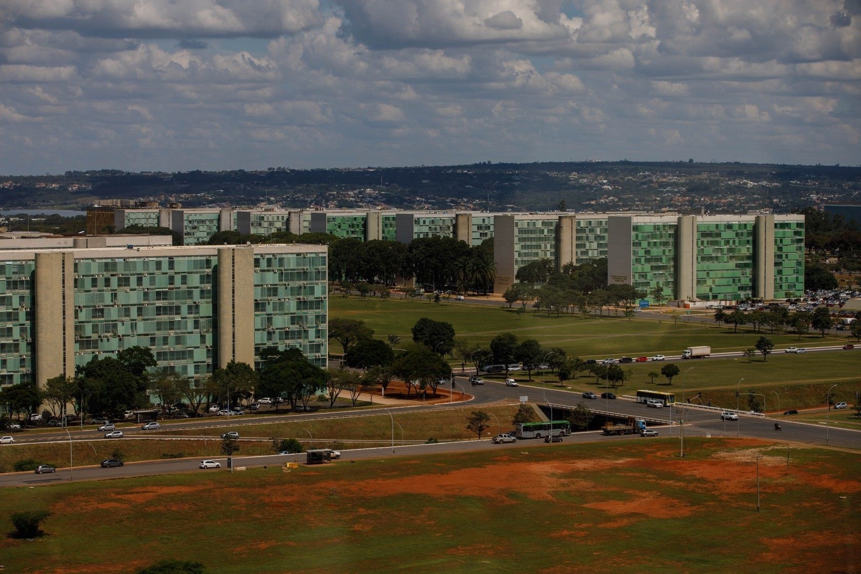 Imagem aérea da Esplanada dos Ministérios em Brasília, evidenciando a desigualdade do Estado brasileiro. Reprodução: Globo