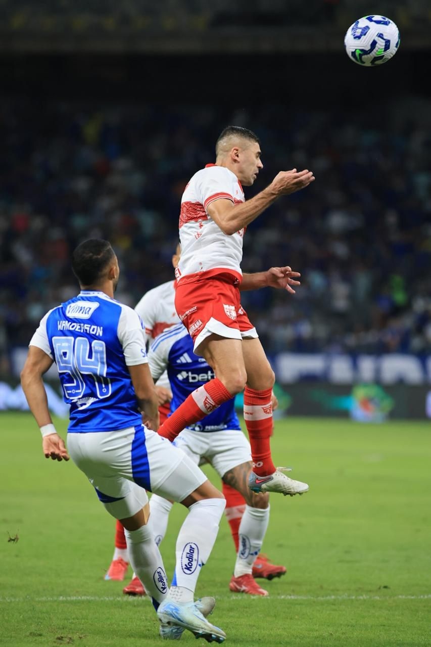 Goleiro Matheus Albino brilha e garante empate sem gols para o CRB contra o Cruzeiro. Reprodução: MinutoEsportes