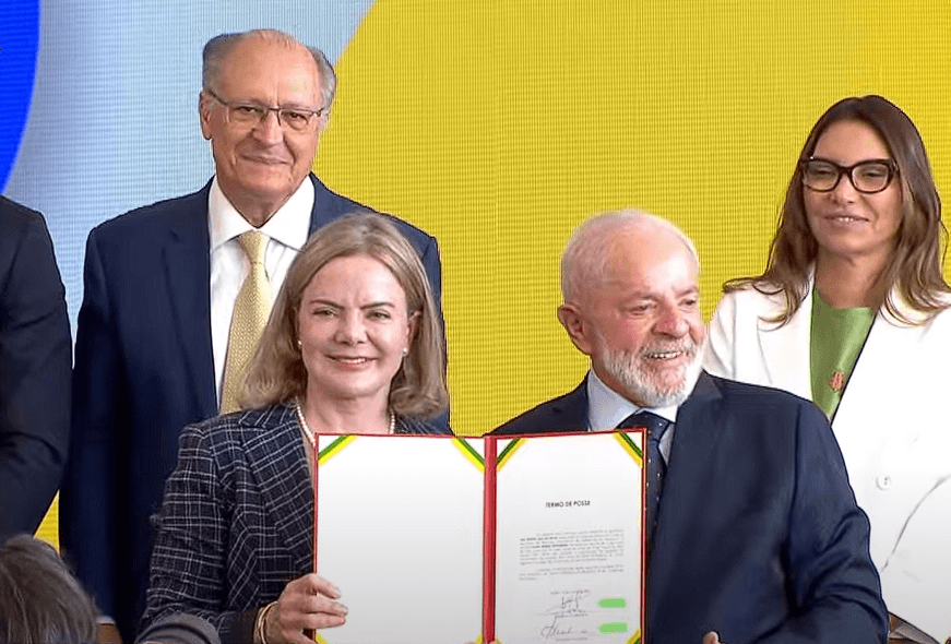 Discurso de Padilha e Gleisi reflete estratégia do governo Lula