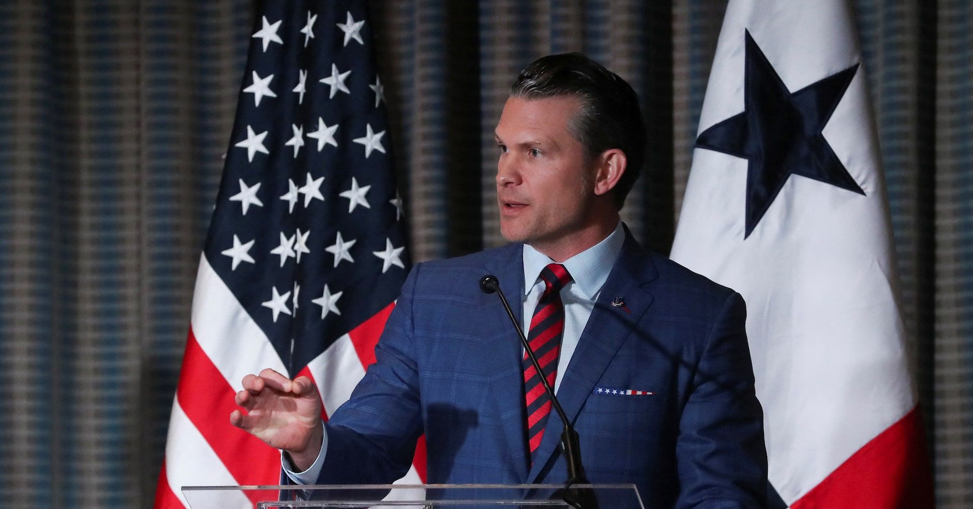 Secretário de Defesa dos EUA comenta sobre a movimentação de bombardeiros B-2 em relação ao Irã. Reprodução: Reuters