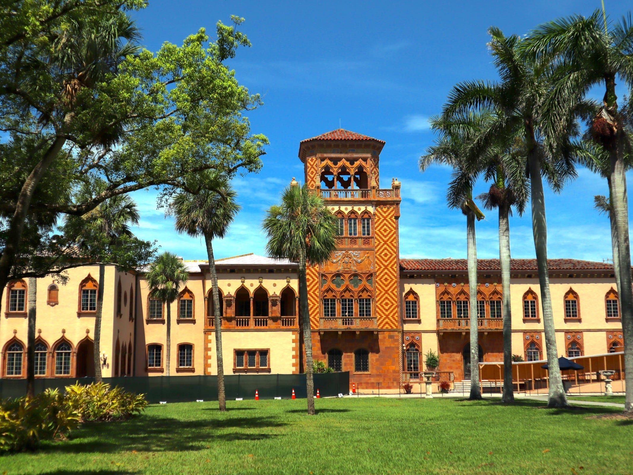 Ca' d'Zan, a 36,000-square-foot mansion em Sarasota, reflete a riqueza do início do século XX. Reprodução: Business Insider