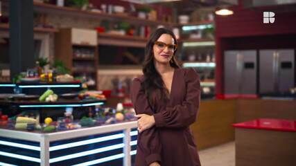 Renata Vanzetto apresenta sua coleção diversificada de óculos no reality Chef de Alto Nível. Reprodução: Globo
