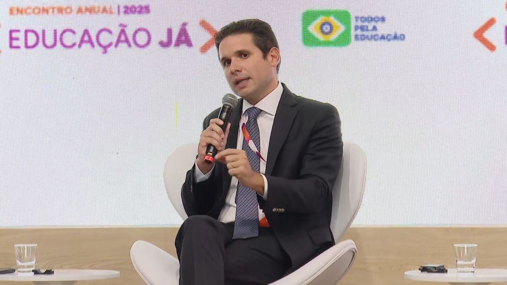 Hugo Motta elogia Gleisi Hoffmann como ministra