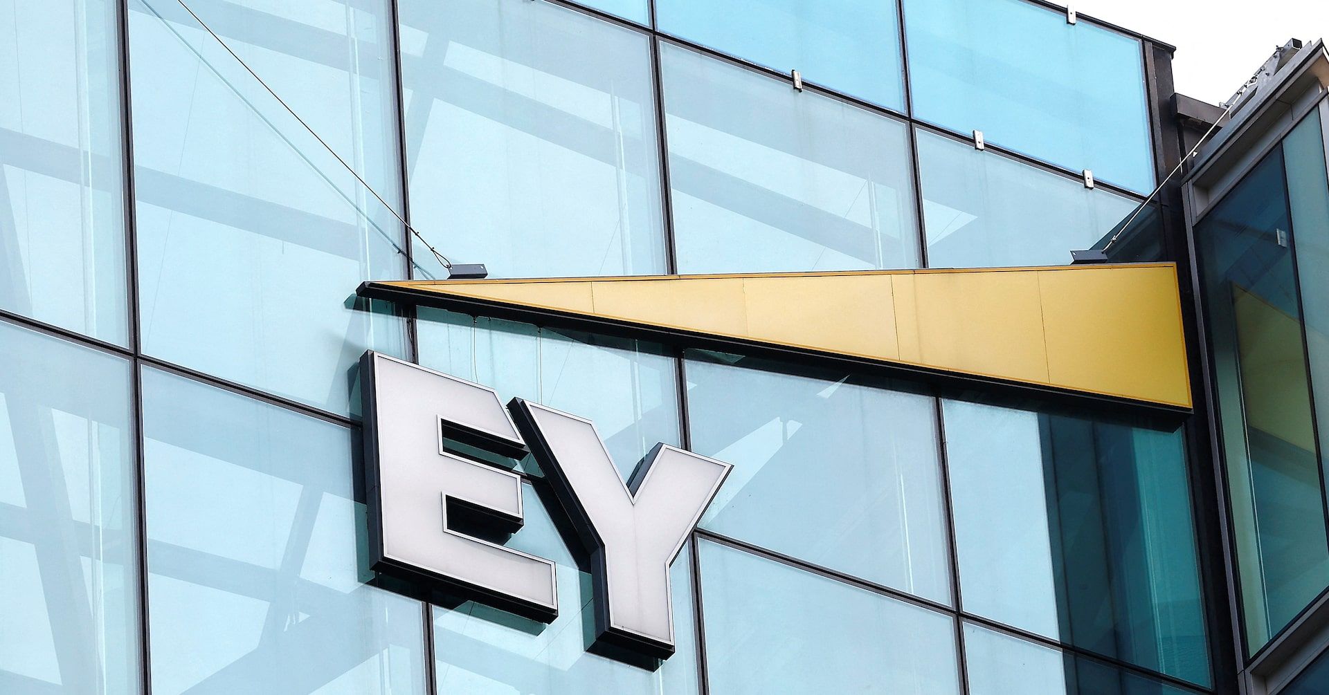 FRC investiga EY por auditoria da Post Office Limited, em meio a escândalo de justiça.; Reprodução: Reuters