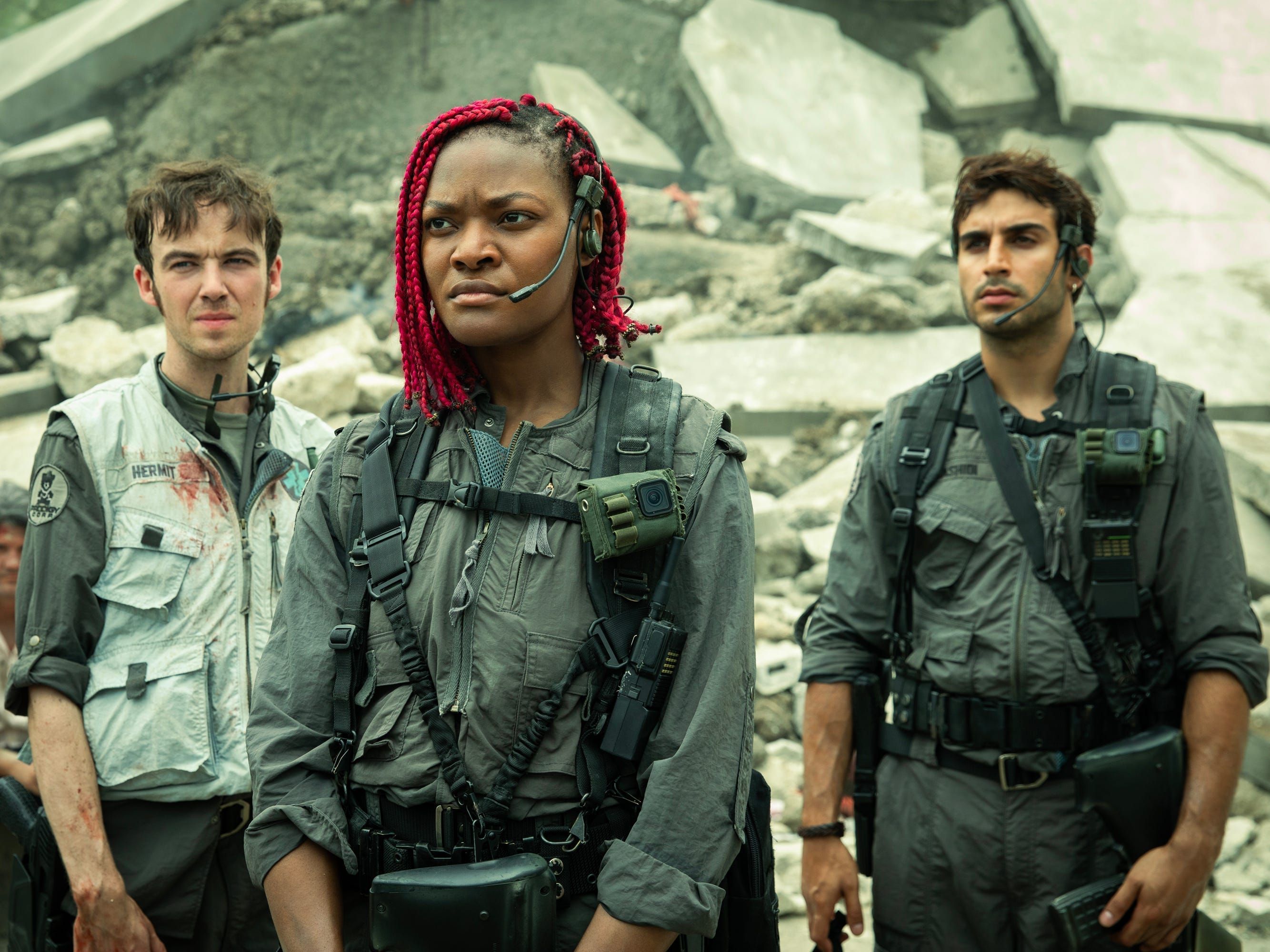 Soldados enfrentam o caos após a queda de uma nave em 'Alien: Earth'. Reprodução: Business Insider