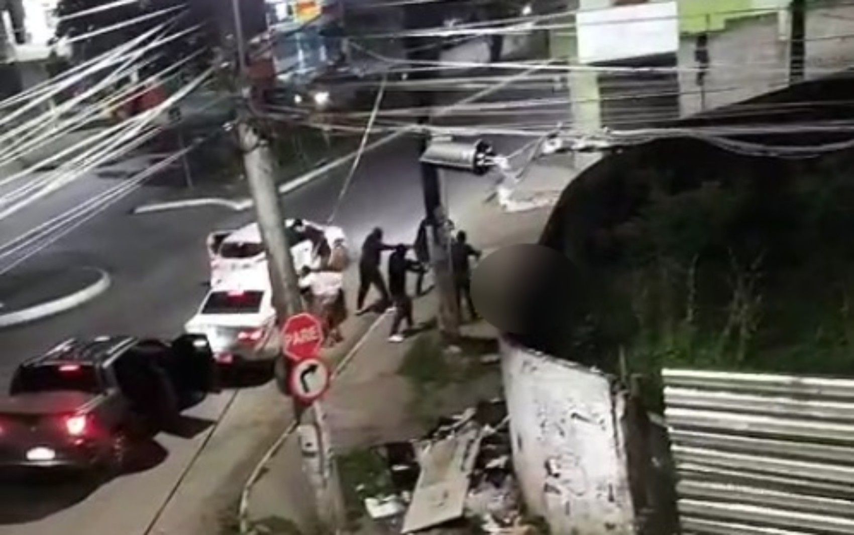 Adolescente é morto a tiros por grupo encapuzado na Bahia. Reprodução: G1