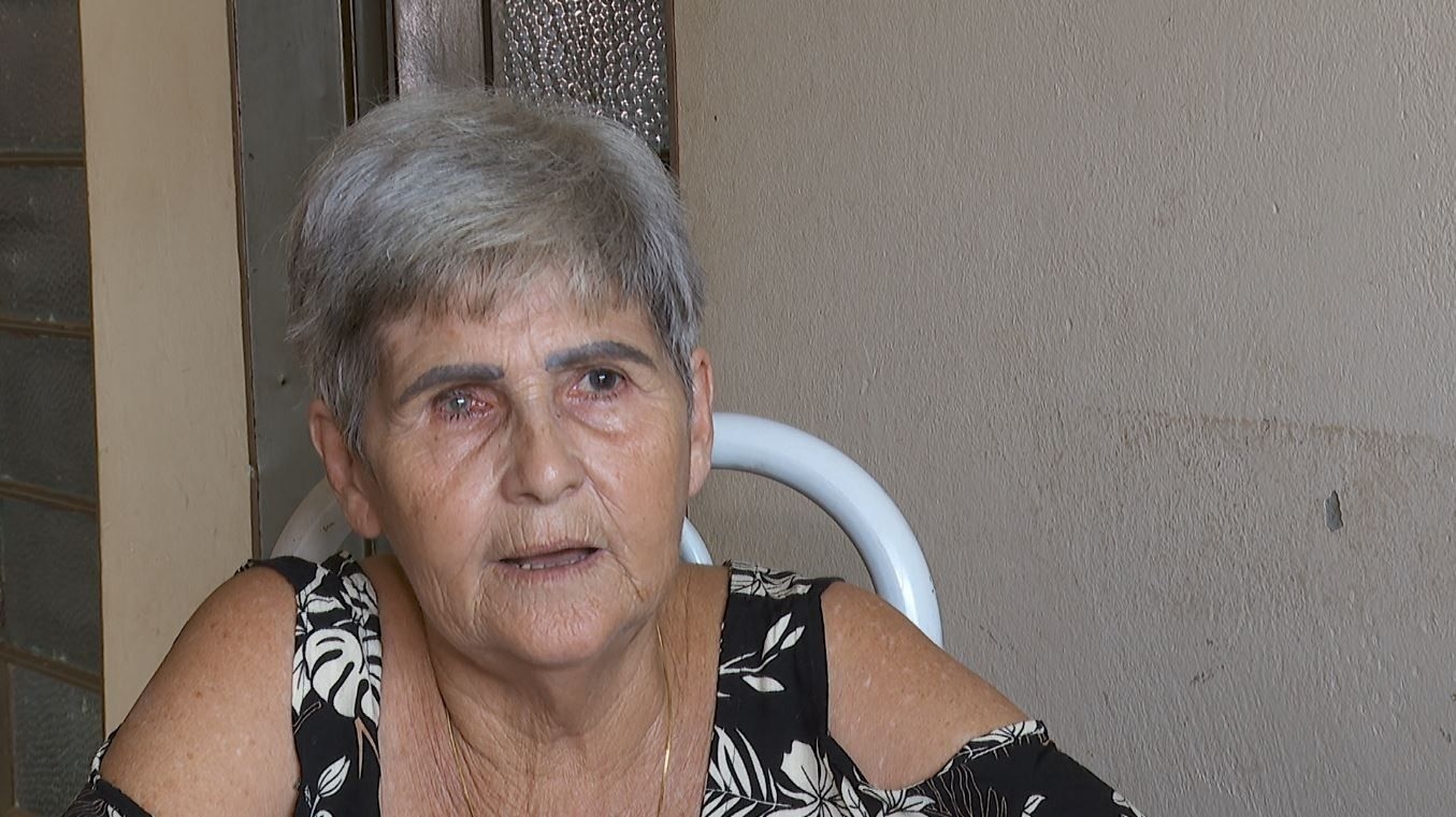 Maria de Fátima, afetada pela cirurgia de catarata, busca justiça após lesões graves na visão. Reprodução: EPTV