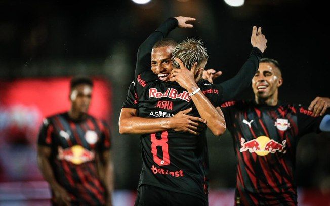 [Ex-Palmeiras brilha na goleada do Bragantino sobre o Corinthians]. Reprodução: Esporte