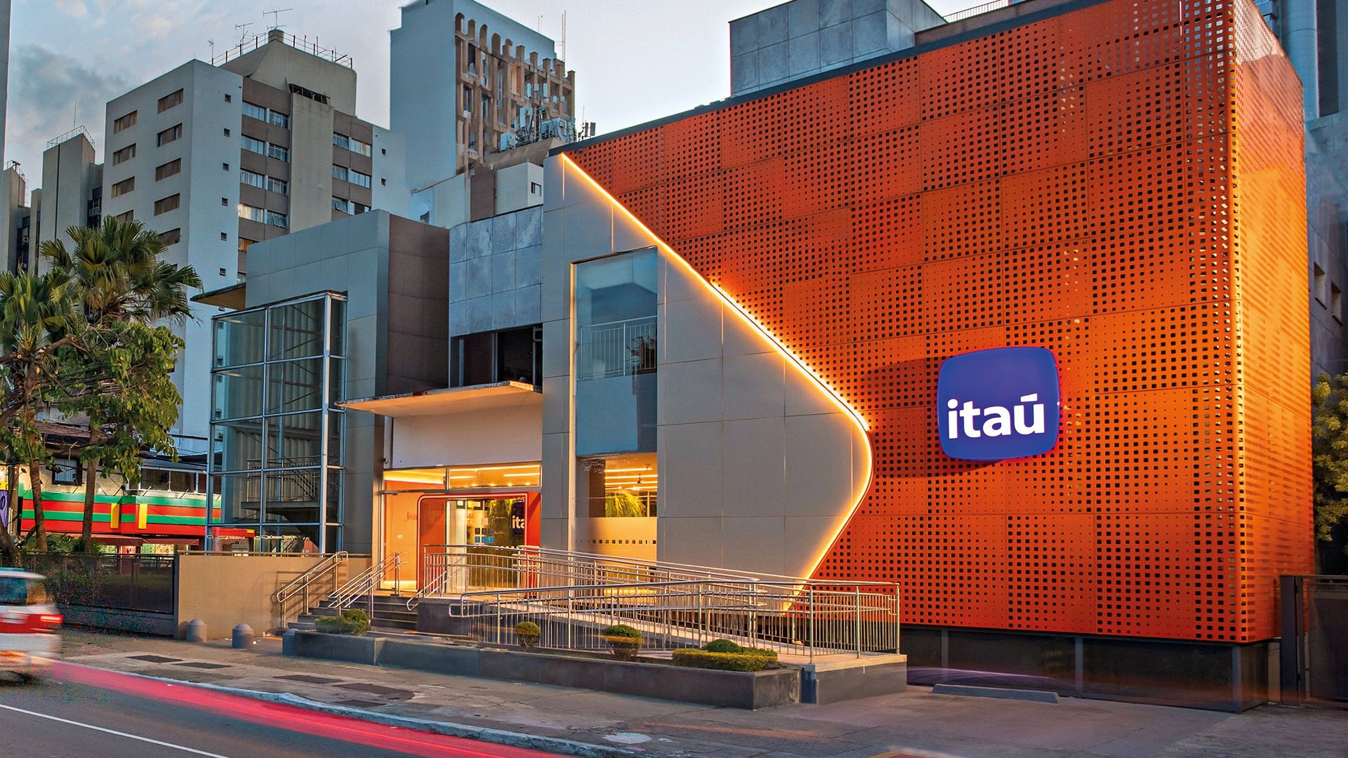Dividendos do Itaú podem chegar a R$ 36,4 bilhões em 2026. Fonte: VEJA