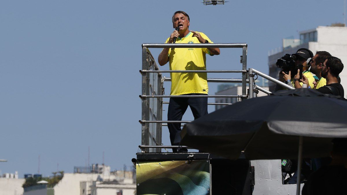 Bolsonaro Pode Trocar Candidatura por Cabo Eleitoral