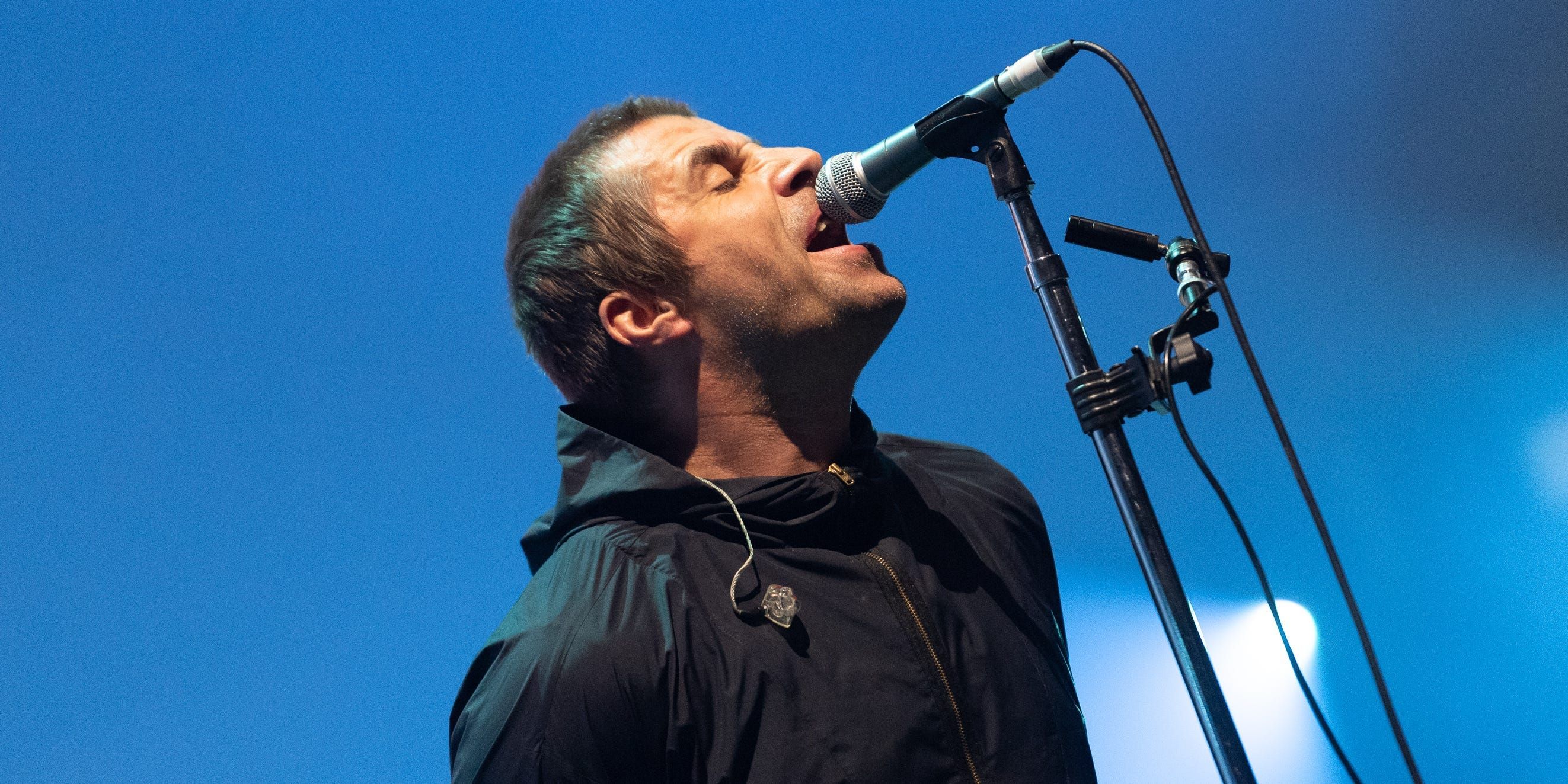 Liam Gallagher se apresenta no The SSE Hydro durante a turnê de reunião do Oasis em 2025. Reprodução: Business Insider