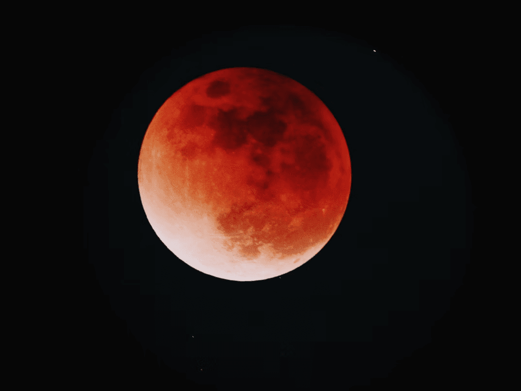 Eclipse Lunar Total com Lua de Sangue no Brasil