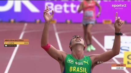 Caio Bonfim leva prata na marcha atlética de 35km no Mundial de Tóquio. Legenda da imagem. Reprodução: Retorno do item 11