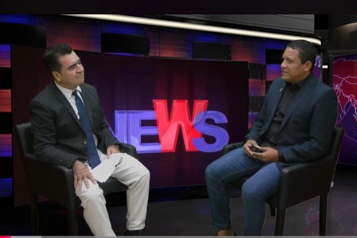 Secretário Júlio Cezar discute novos investidores e parcerias para Alagoas em entrevista. Reprodução: Assessoria