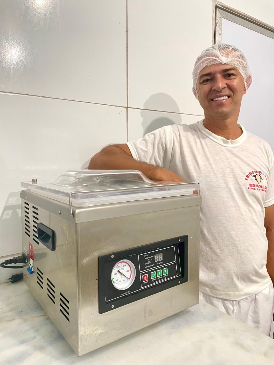 Edivaldo Gomes Pereira, empreendedor do Frigorífico do Edvaldo, destaca-se com conquistas no mercado local. Reprodução: Assessoria