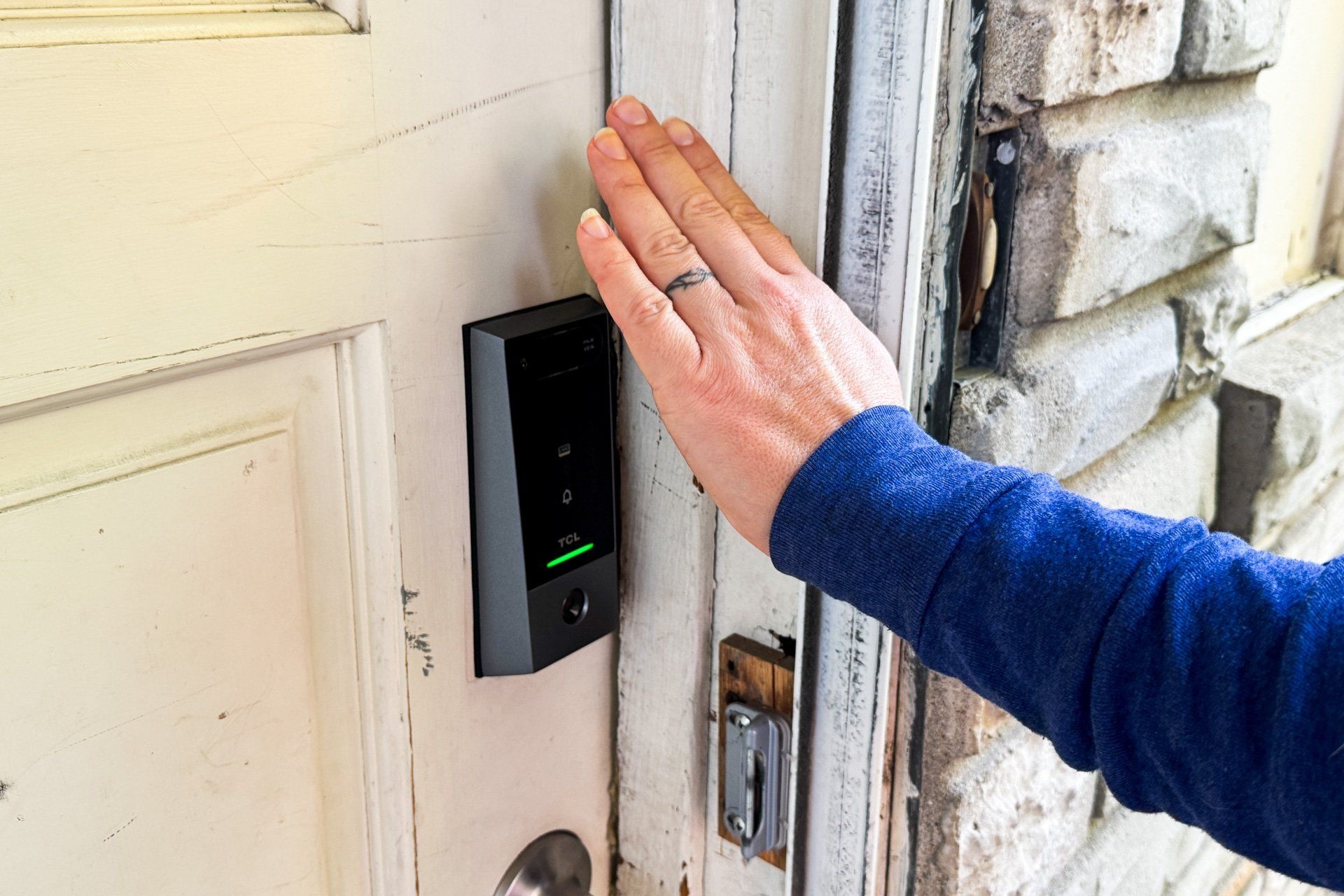 TCL D2 Pro Smart Lock: desbloqueio por impressão digital em destaque. Reprodução: Gizmodo