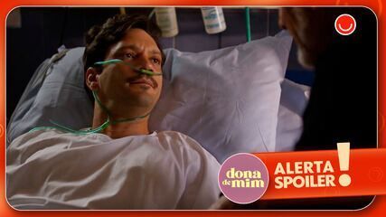 Vanderson finge ter perdido a memória durante visita de Jaques no hospital. Reprodução: Globo