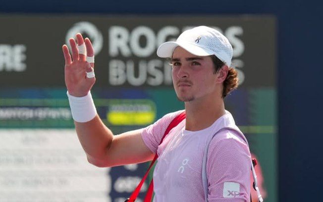 João Fonseca busca voltar ao Top-40 após recente queda no ranking ATP. Legenda da imagem. Reprodução: Esporte IG