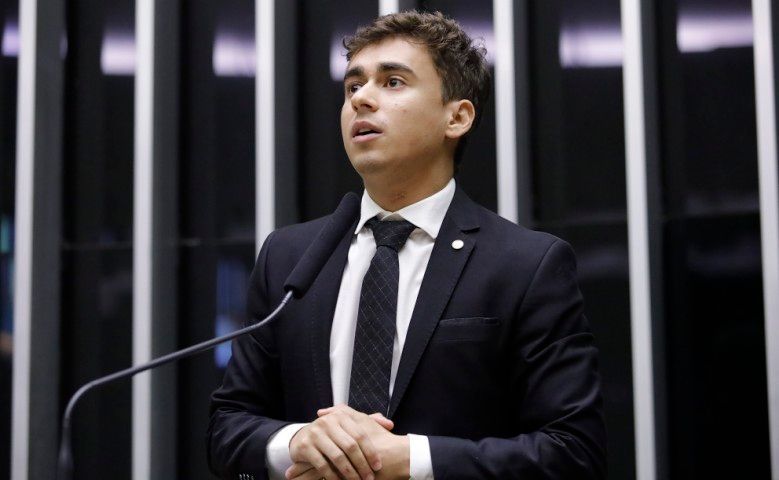 Psicóloga processa deputado Nikolas Ferreira por discursos polêmicos na Câmara. Reprodução: Globo