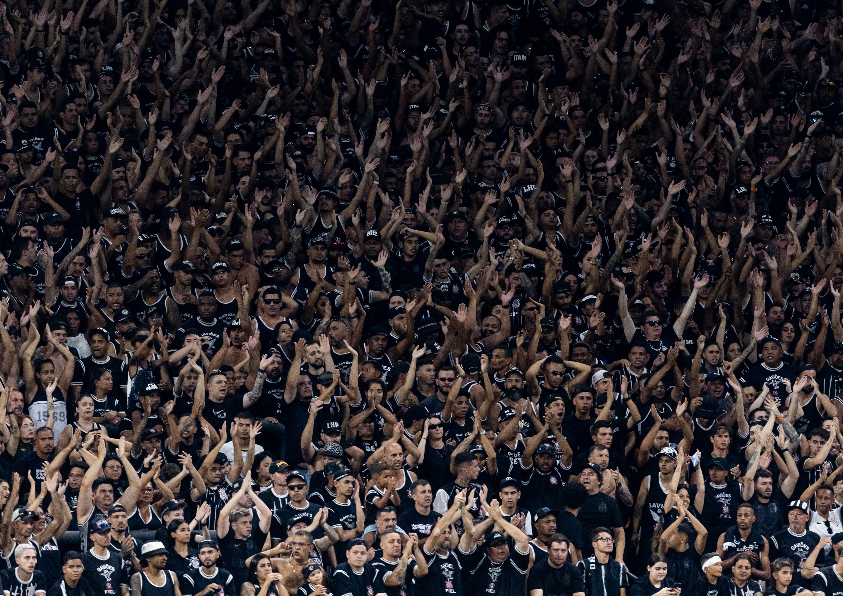 Corinthians Enfrenta Crise de Cambismo e Acusações