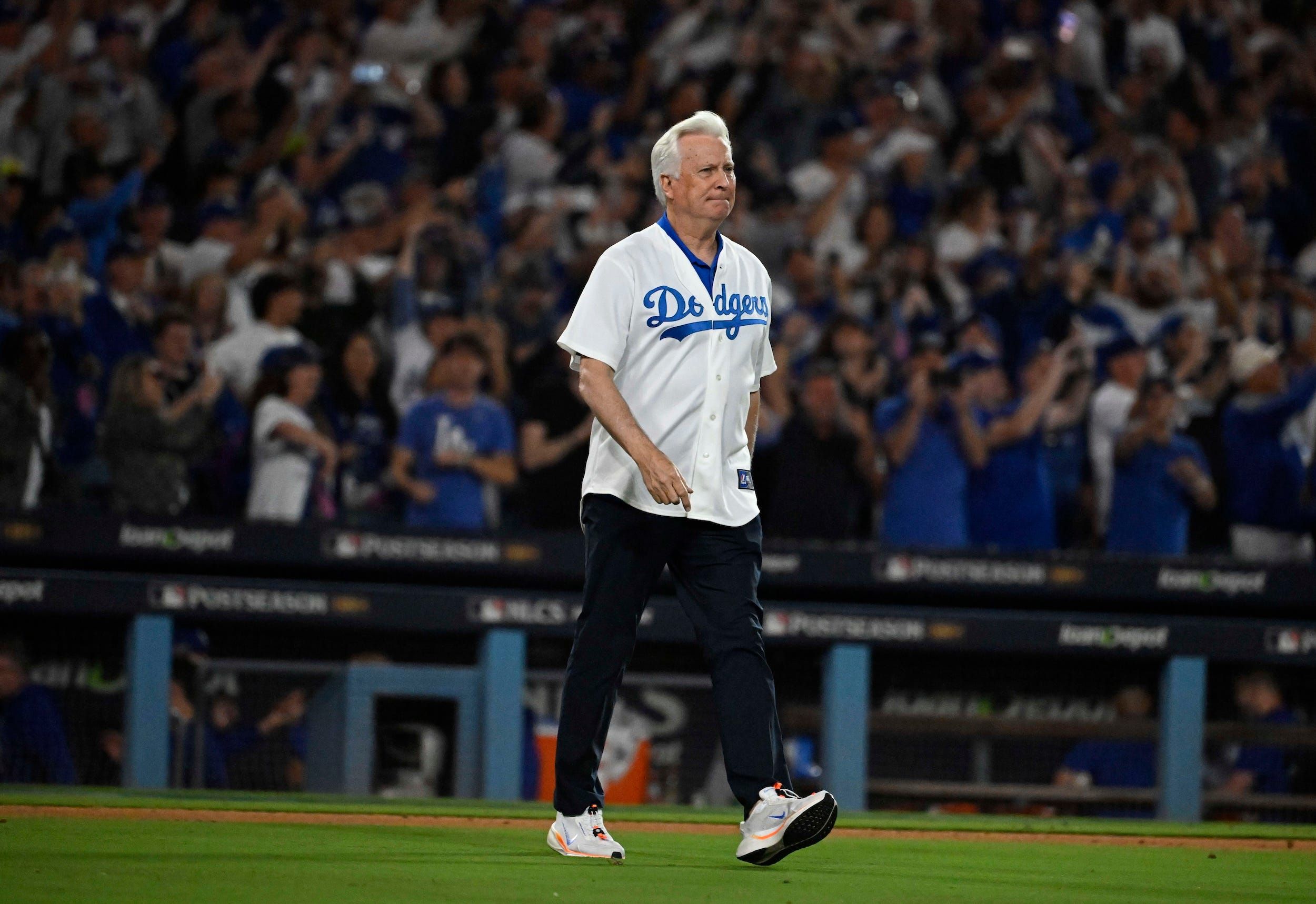 Mark Walter comemora a vitória dos Dodgers enquanto se prepara para aquisição dos Lakers. Reprodução: Insider