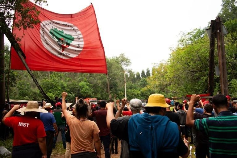 Lula com MST em ato sobre desapropriações no ano eleitoral. Reprodução: Oglobo