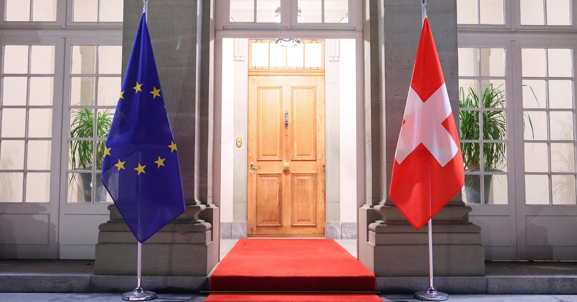 Decisão de Trump sobre tarifas surpreende Suíça e a aproxima da União Europeia. Reprodução: Reuters