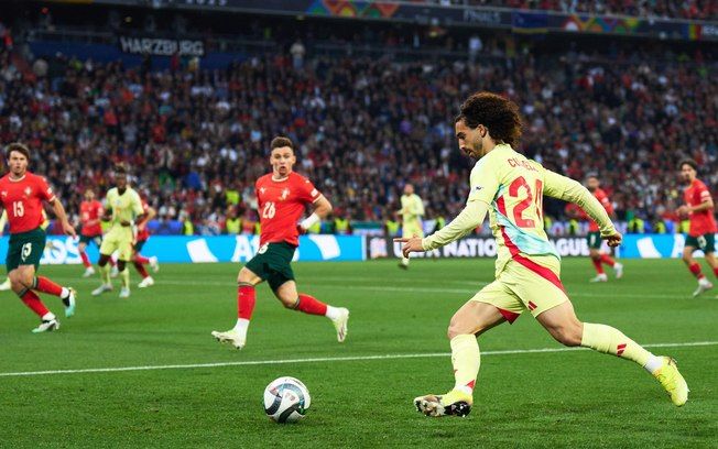 Cucurella é vaiado na final da Nations League por polêmica de arbitragem na Eurocopa.; Reprodução: Esporte IG