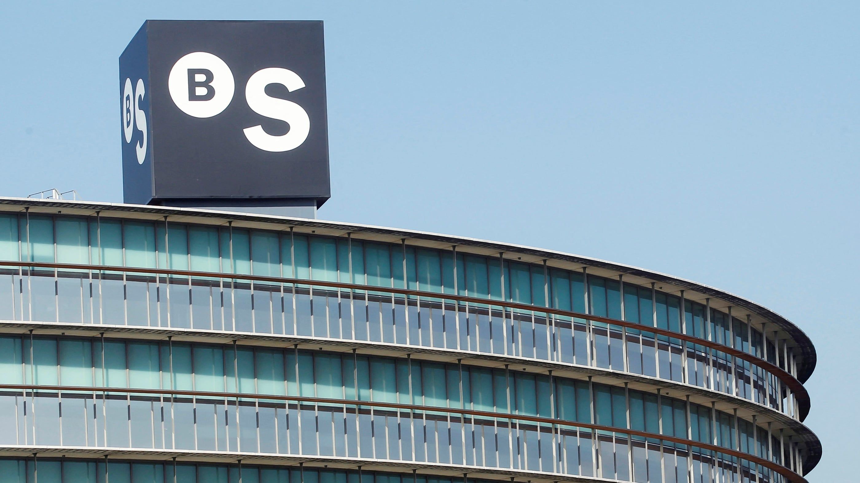 Banco Sabadell fecha 2025 com lucro de 1,775 bilhões, OPA salva e mira ampliar clientes na Espanha.. Reprodução: Elpais