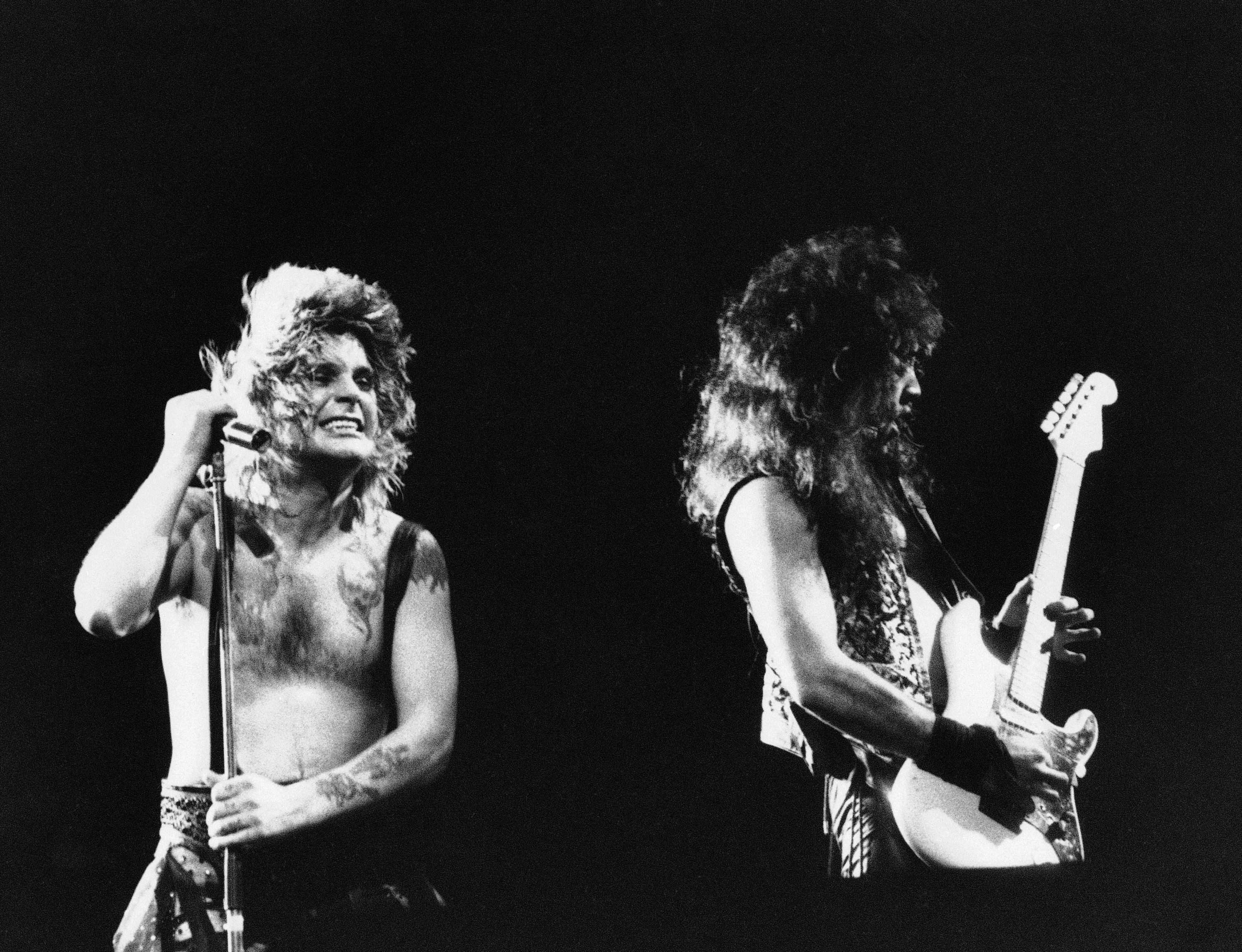 Ozzy Osbourne se apresenta no Rock in Rio de 1985, relembrando momentos marcantes da sua carreira. Reprodução: Globo