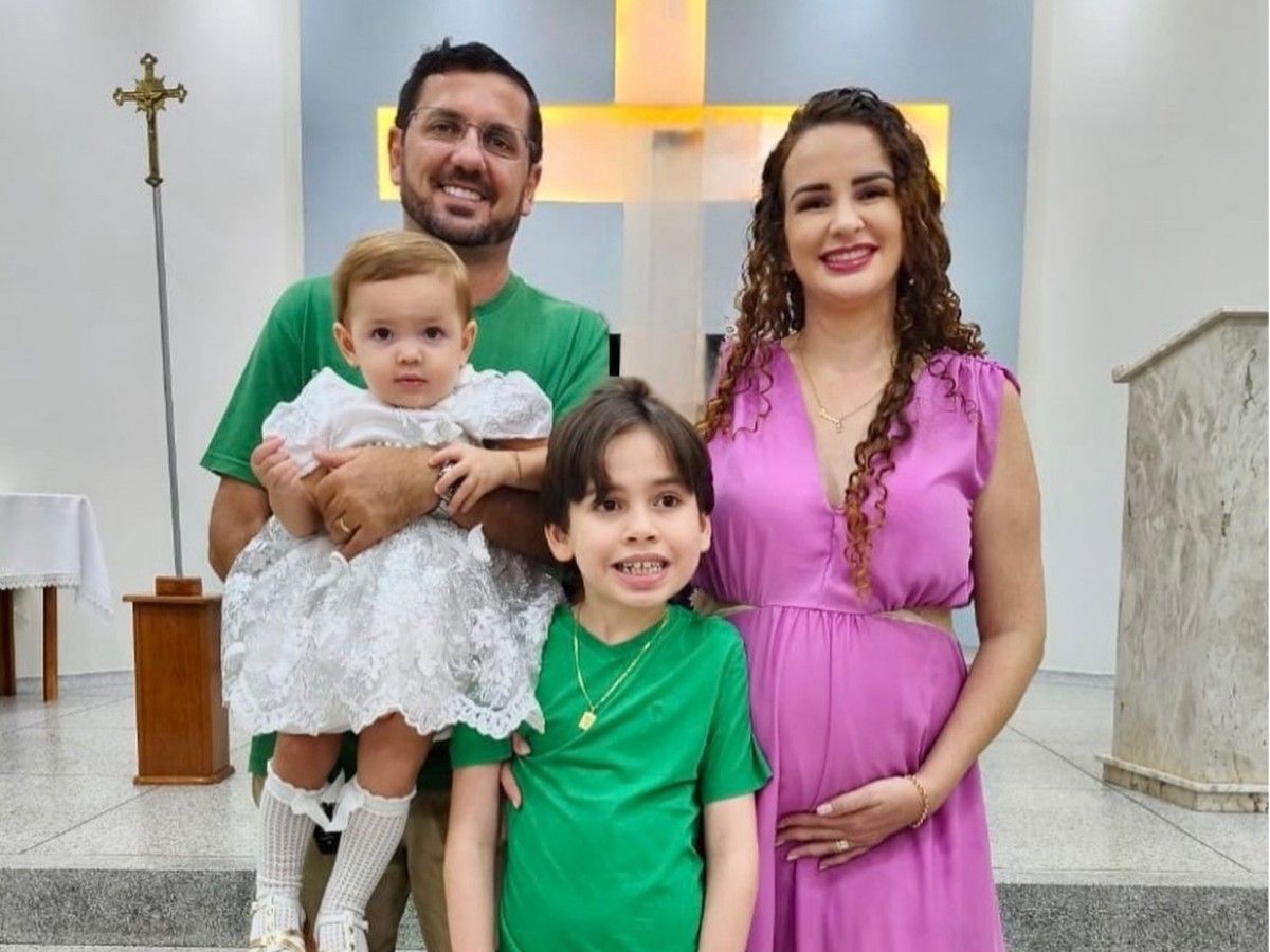 Pai ajuda bebê a nascer no carro em Rondônia, antes de chegar ao hospital.. Reprodução: G1