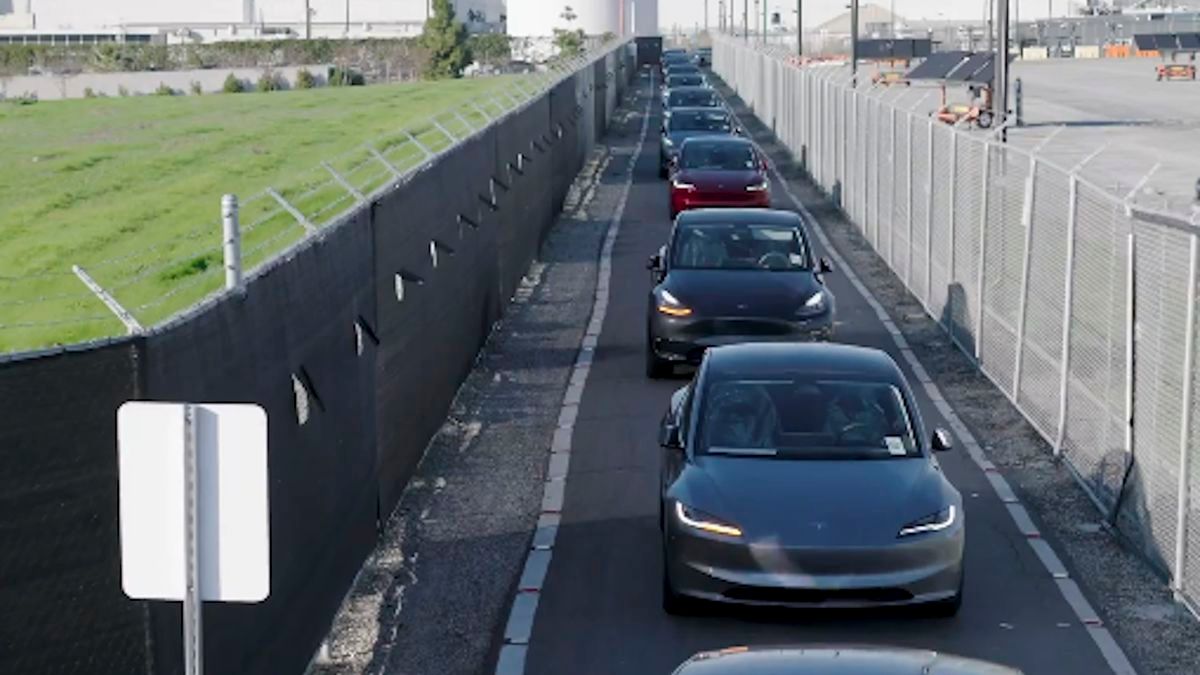 Tesla testa carros autônomos na rota fábrica-porto