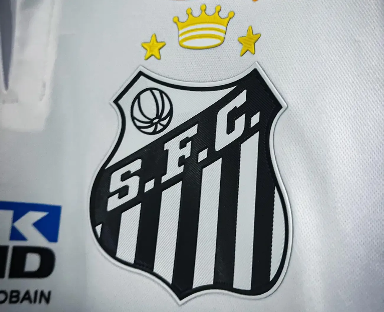 Deivid Washington é apresentado como reforço do Santos