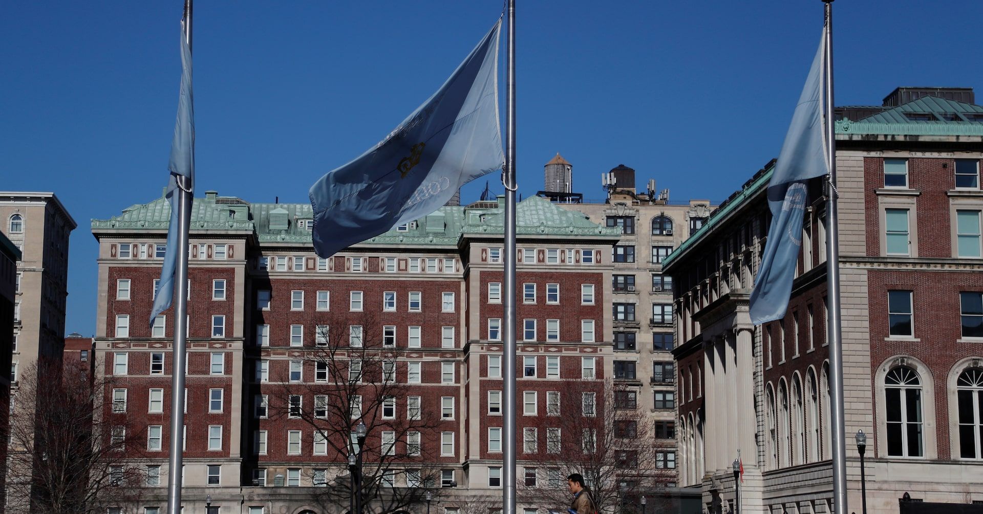 Columbia University: Crise Direcional com Saída de Katrina Armstrong