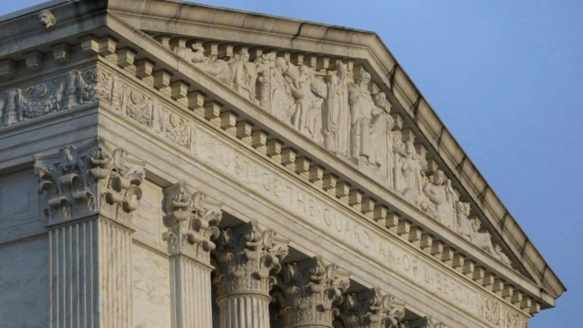 Suprema Corte dos EUA bloqueia ordem sobre reincorporação de trabalhadores federais. Reprodução: CNN