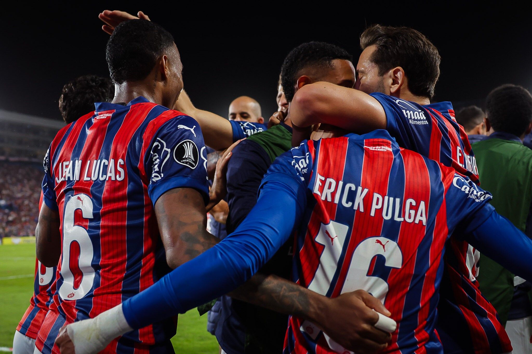 Tricolor conquista sua primeira vitória fora do país na competição continental. Reprodução: Globo