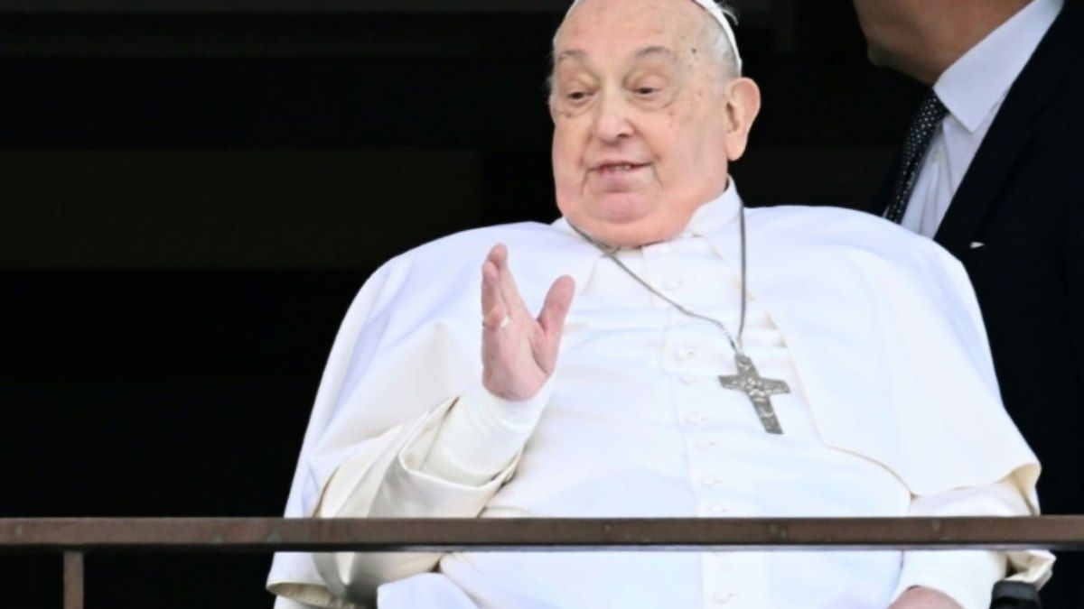 Papa Francisco Reza por Vítimas de Terremotos e Incêndios