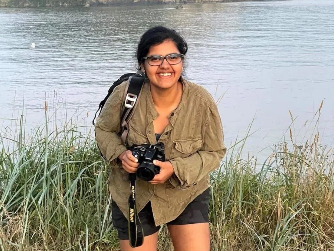 Surbhi Madan reflete sobre os desafios de viver nos EUA com visto H-1B após 12 anos. Reprodução: Business Insider