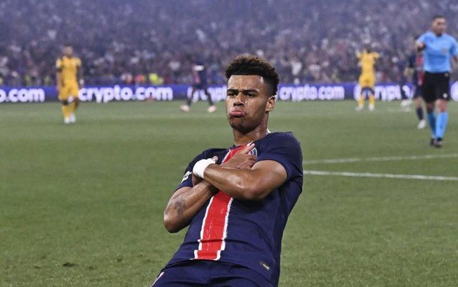 Doué brilha com dois gols e uma assistência na final da Champions. Reprodução: iG