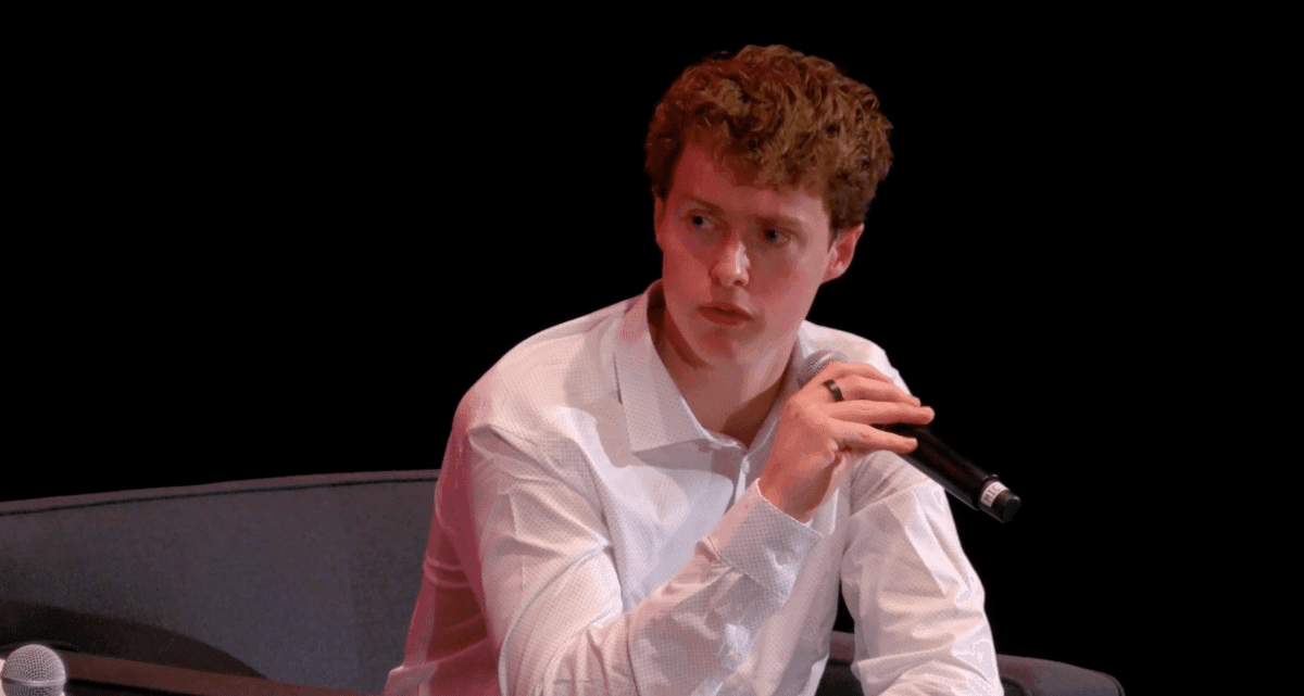 Ethan Thornton discute inovações em sistemas de armamentos durante o StrictlyVC 2025 em San Francisco. Reprodução: TechCrunch