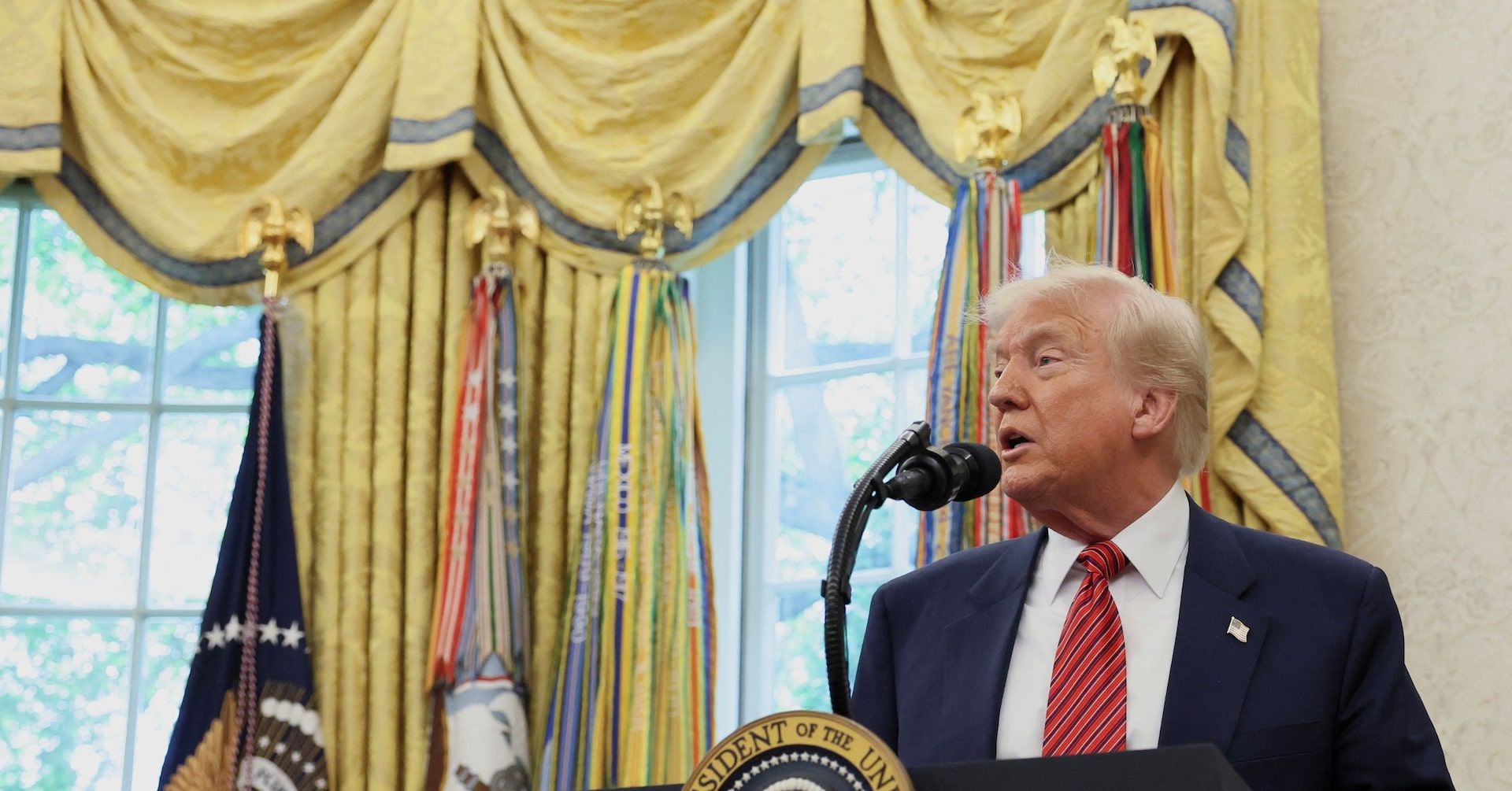 Presidente Donald Trump anuncia coletiva de imprensa sobre acordo comercial no Salão Oval. Reprodução: Reuters