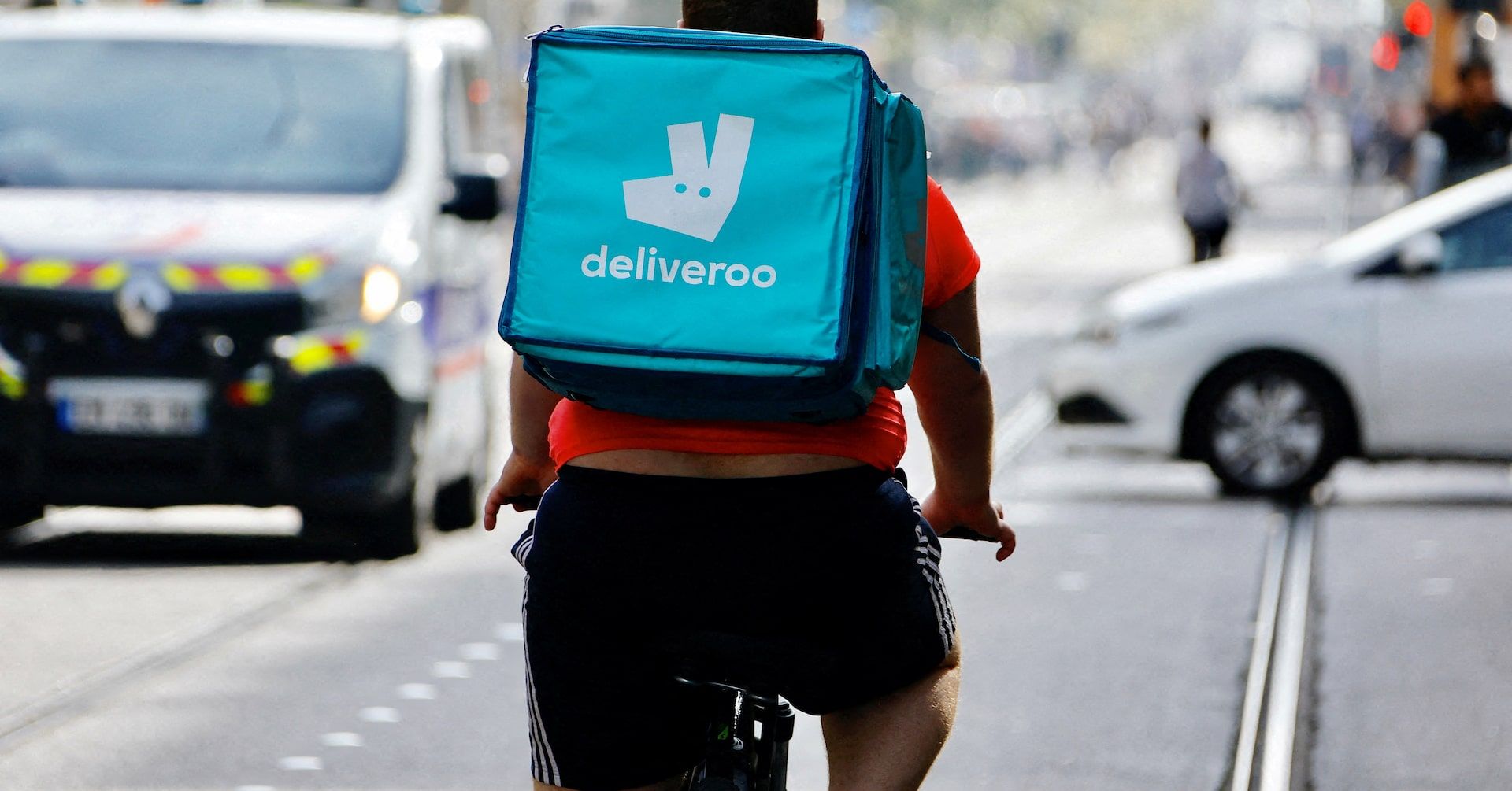 Deliveroo suspende programa de recompra de ações após proposta da DoorDash. Reprodução: Reuters