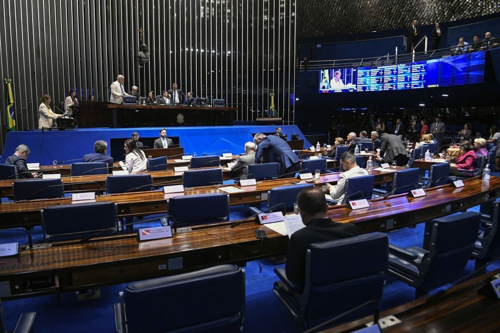 Mudança na Inelegibilidade de Políticos No Senado