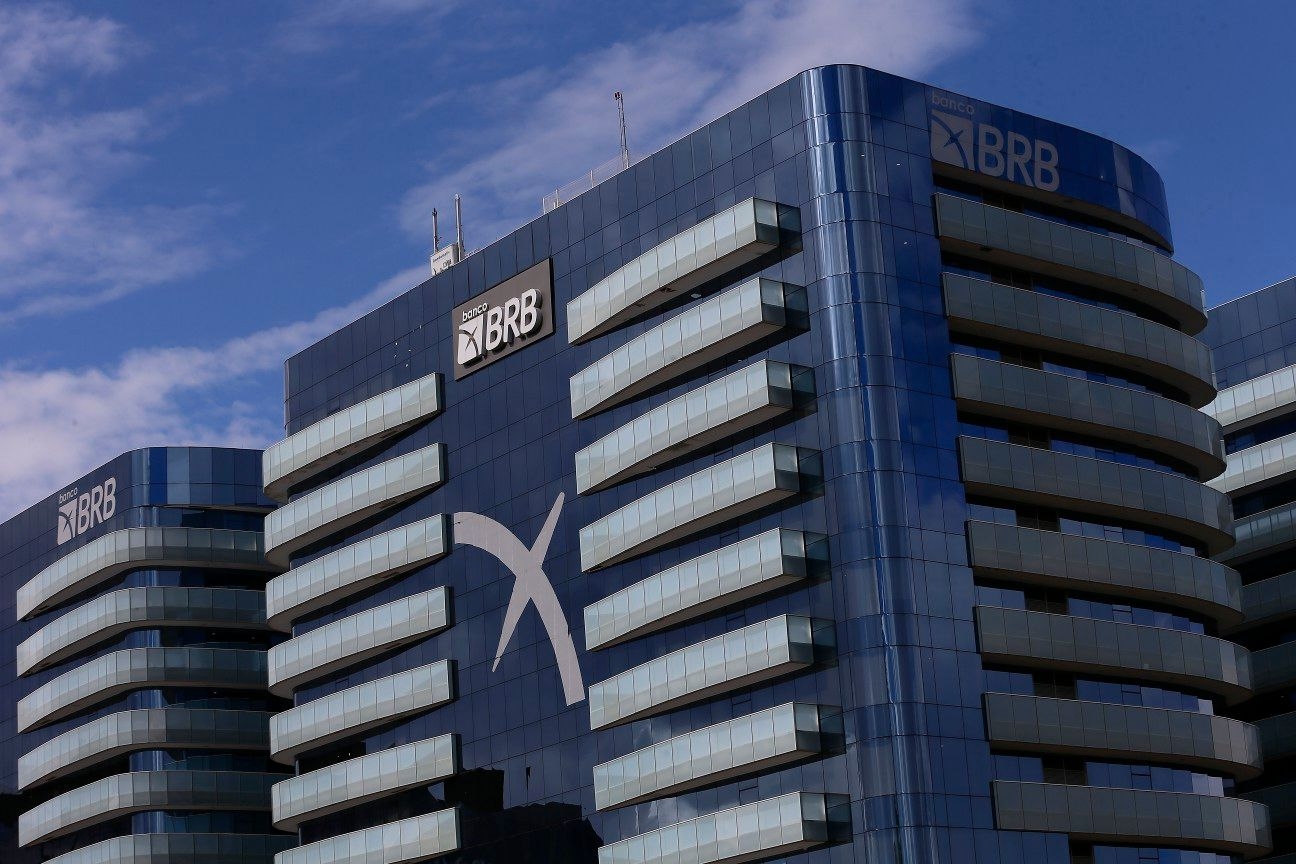 Fachada do Banco Regional de Brasília em meio a negociações de aquisição. Reprodução: Globo