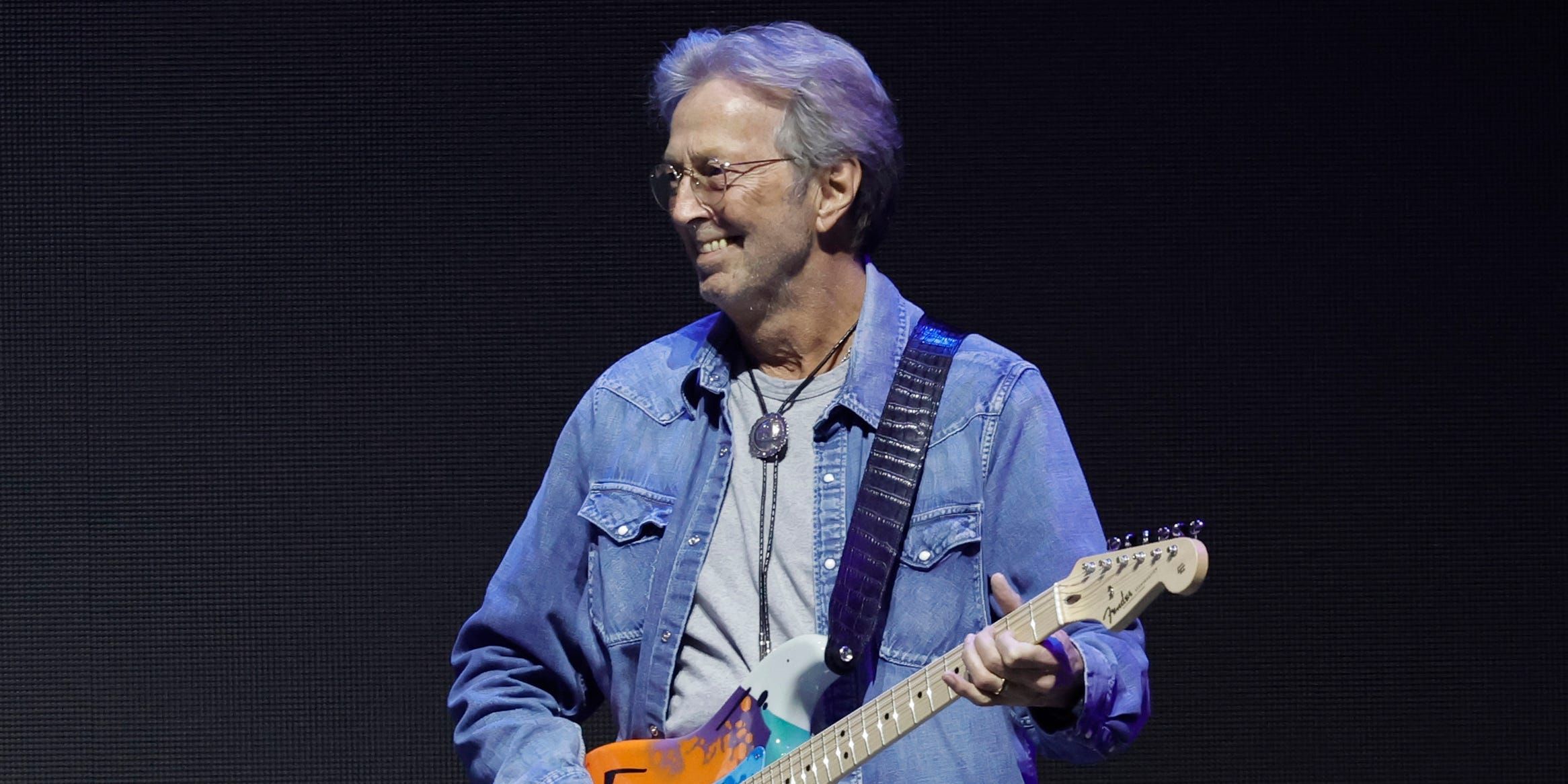 Eric Clapton se apresenta no Crossroads Guitar Festival em Los Angeles, anunciado seu retorno para uma turnê nos EUA.; Reprodução: Business Insider