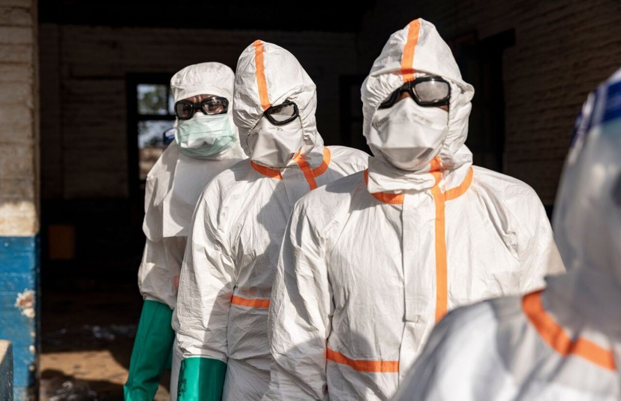 A epidemia de Ebola avança rapidamente, alerta OMS