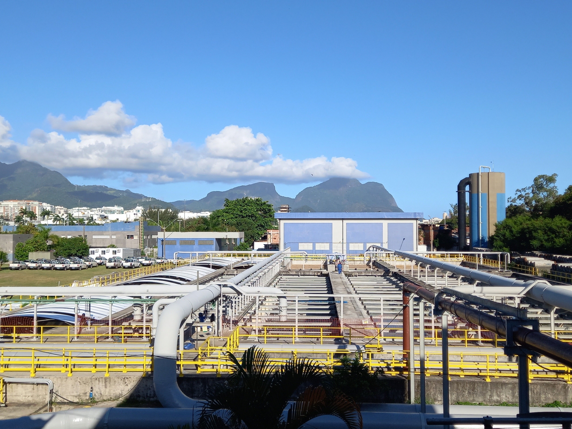 Vista aérea da Estação de Tratamento de Esgoto da Barra da Tijuca, alvo de denúncia sobre problemas de funcionamento. Reprodução: O Globo