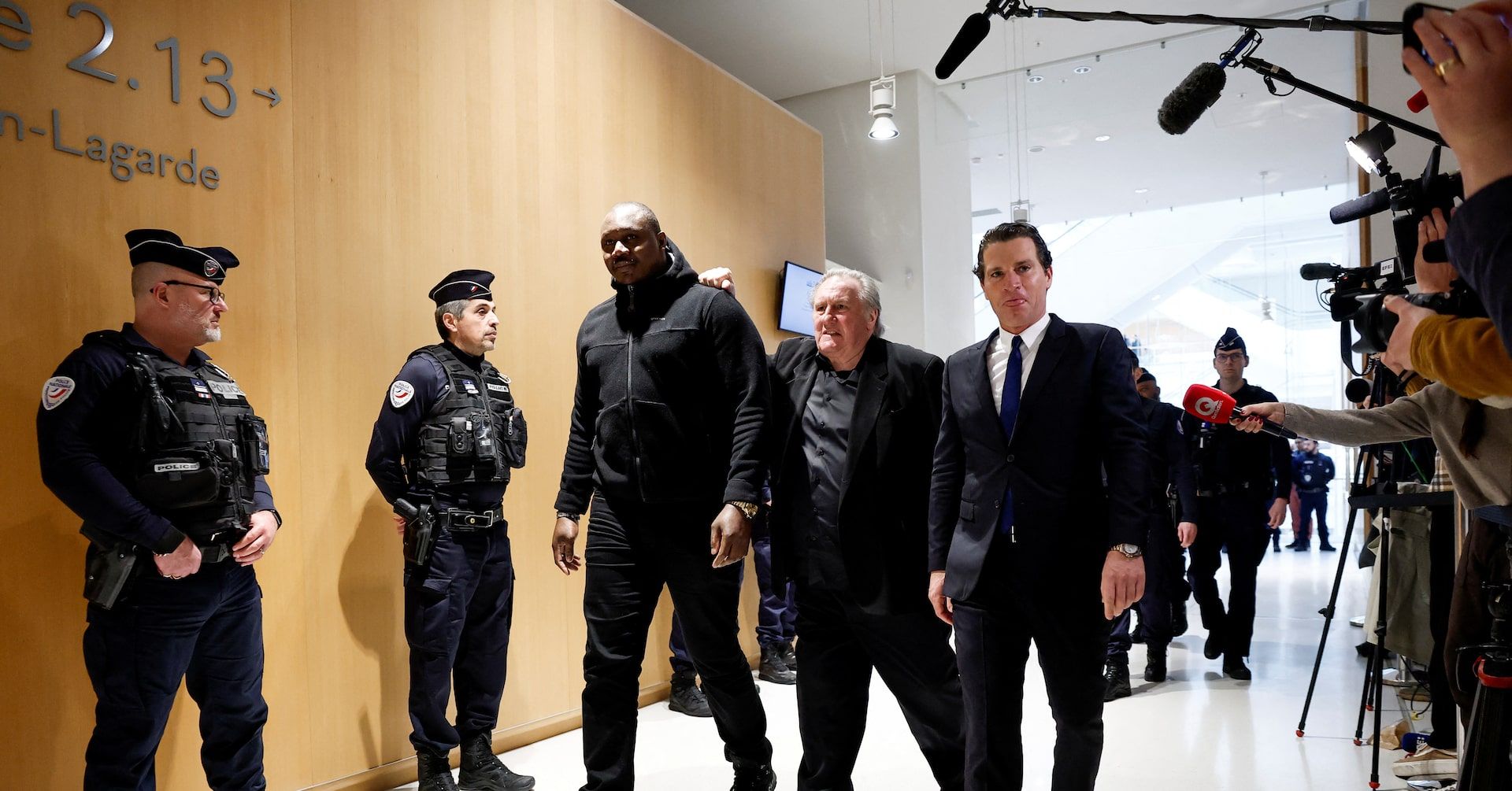 Depardieu Admitiu Agarrar Mulher, Mas Nega Agressão