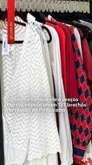 Roupas penduradas em brechó de Piracicaba, evidenciando consumo consciente. Legenda da imagem. Reprodução: Globo